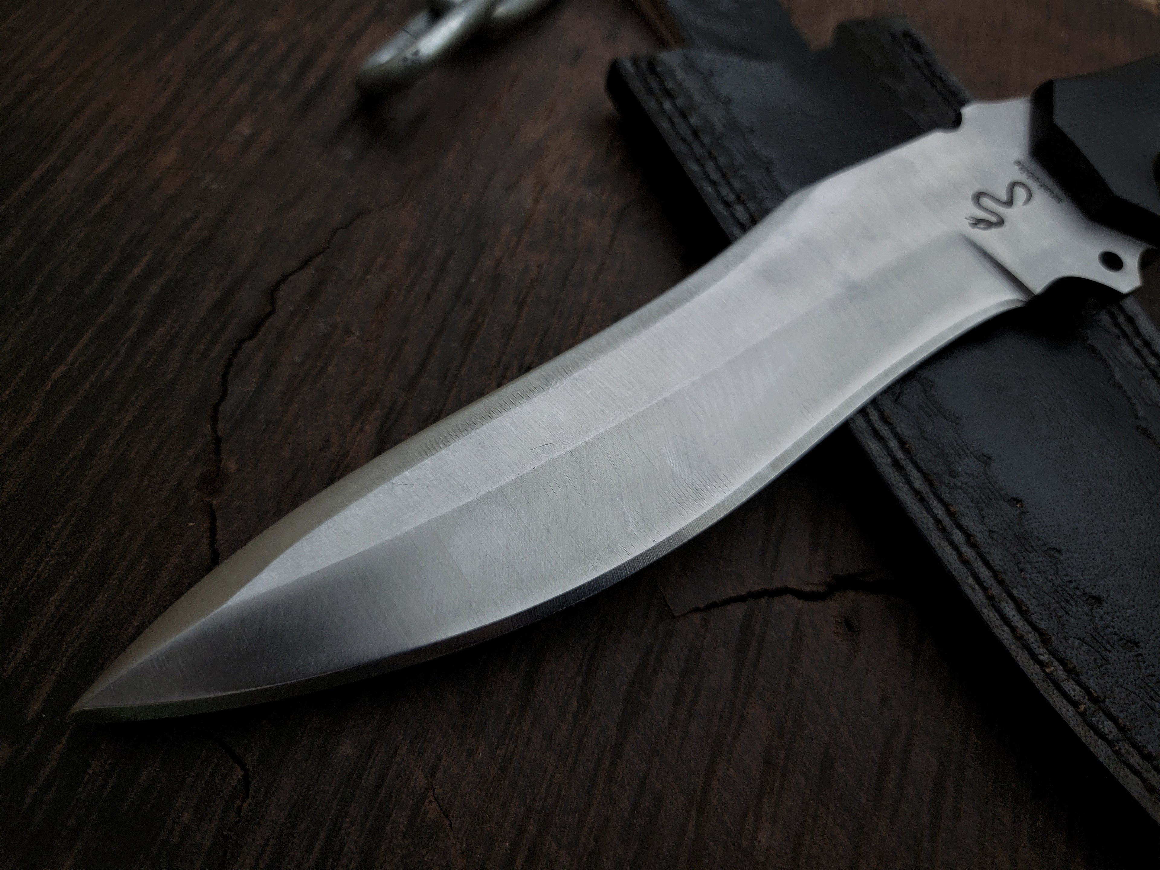 Resident Evil 4 Remake Ada Wong Elite Replica Knife with Leather Sheath