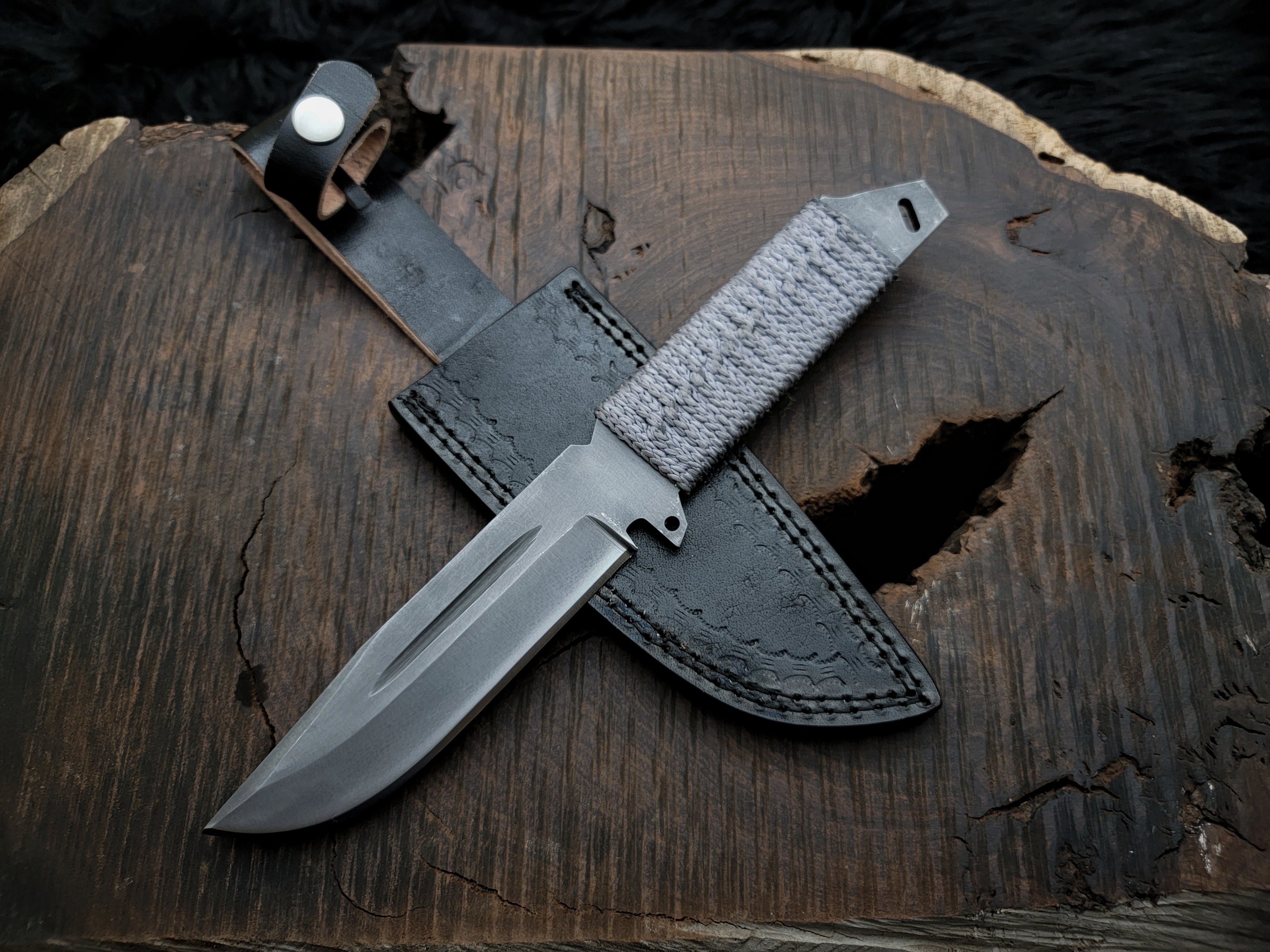 Handmade Resident Evil Biohazard Full Tang Replica Knife with Leather Sheath