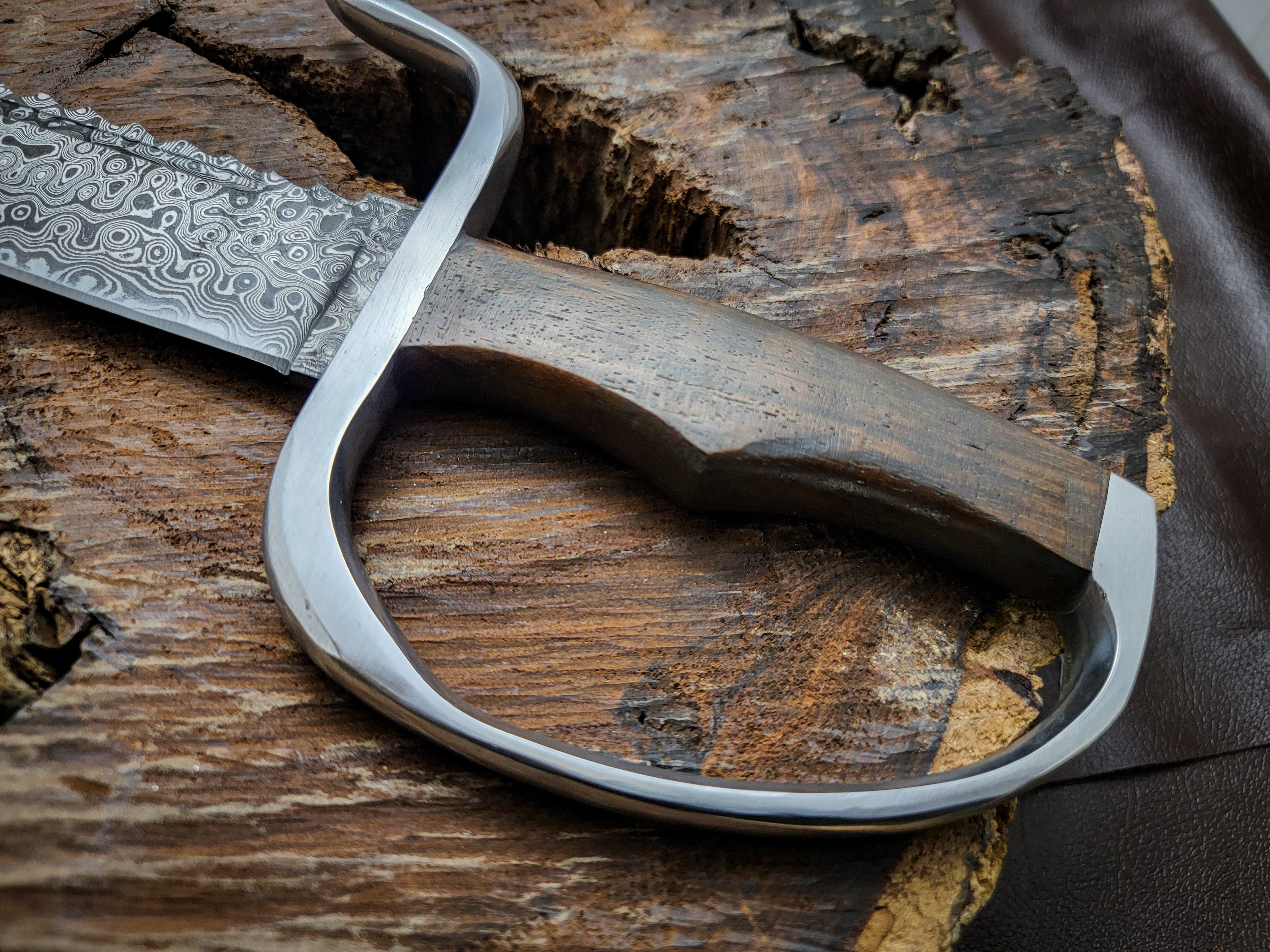 Handmade Vintage Damascus Knife with Premium Leather Sheath