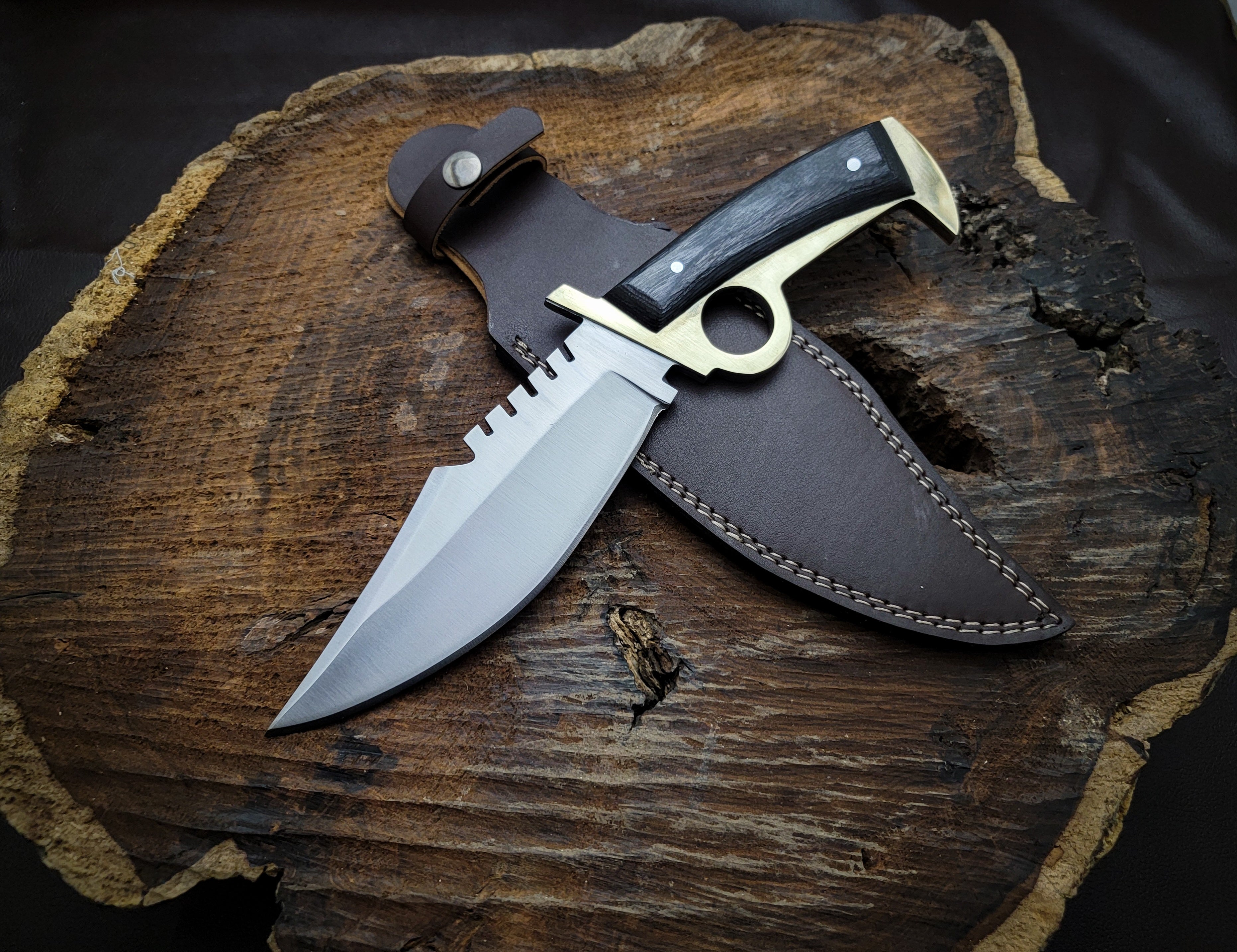 The Walking Dead: Daryl Dixon Replica Finger Guard Bowie Knife