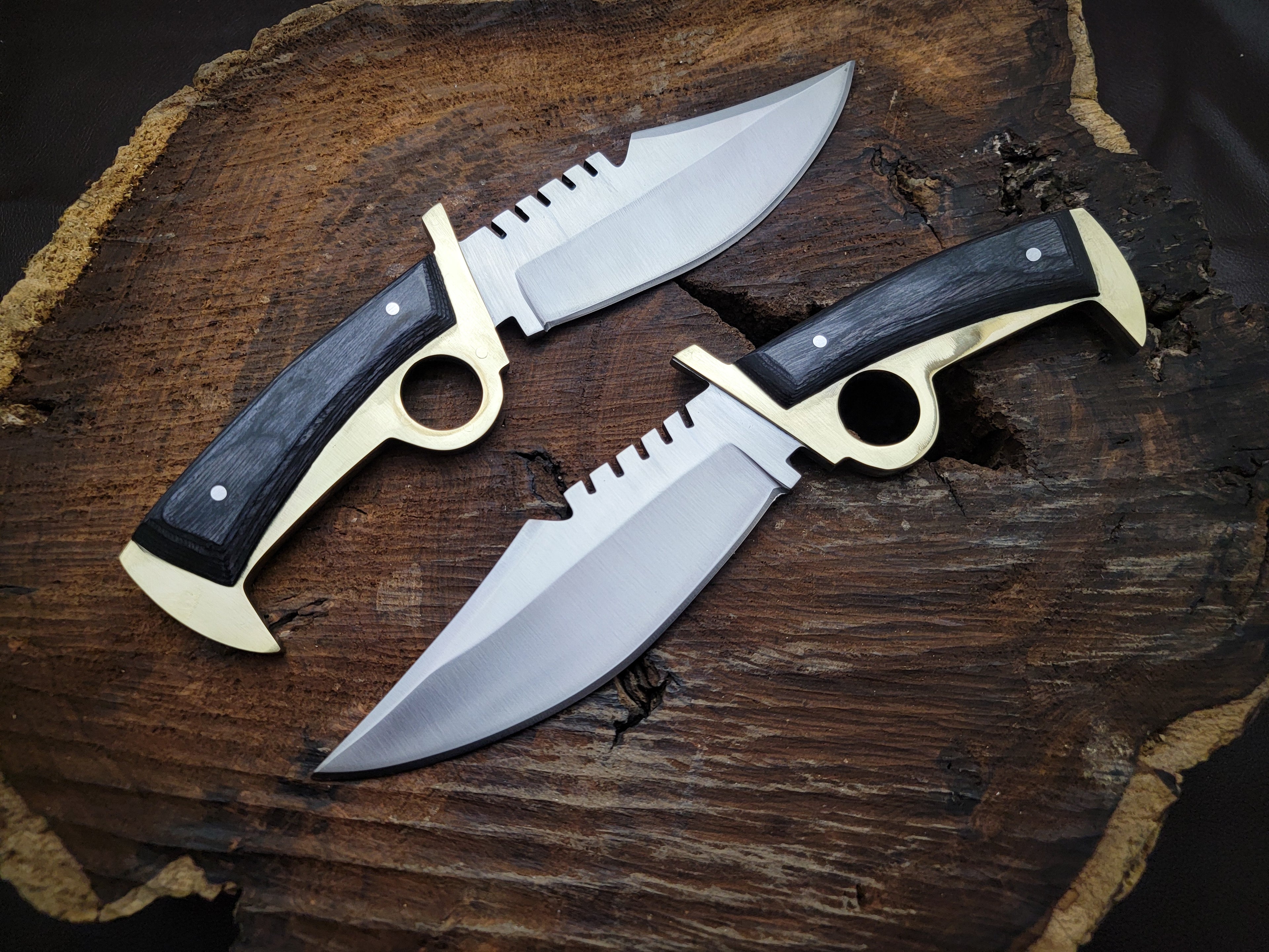 The Walking Dead: Daryl Dixon Replica Finger Guard Bowie Knife