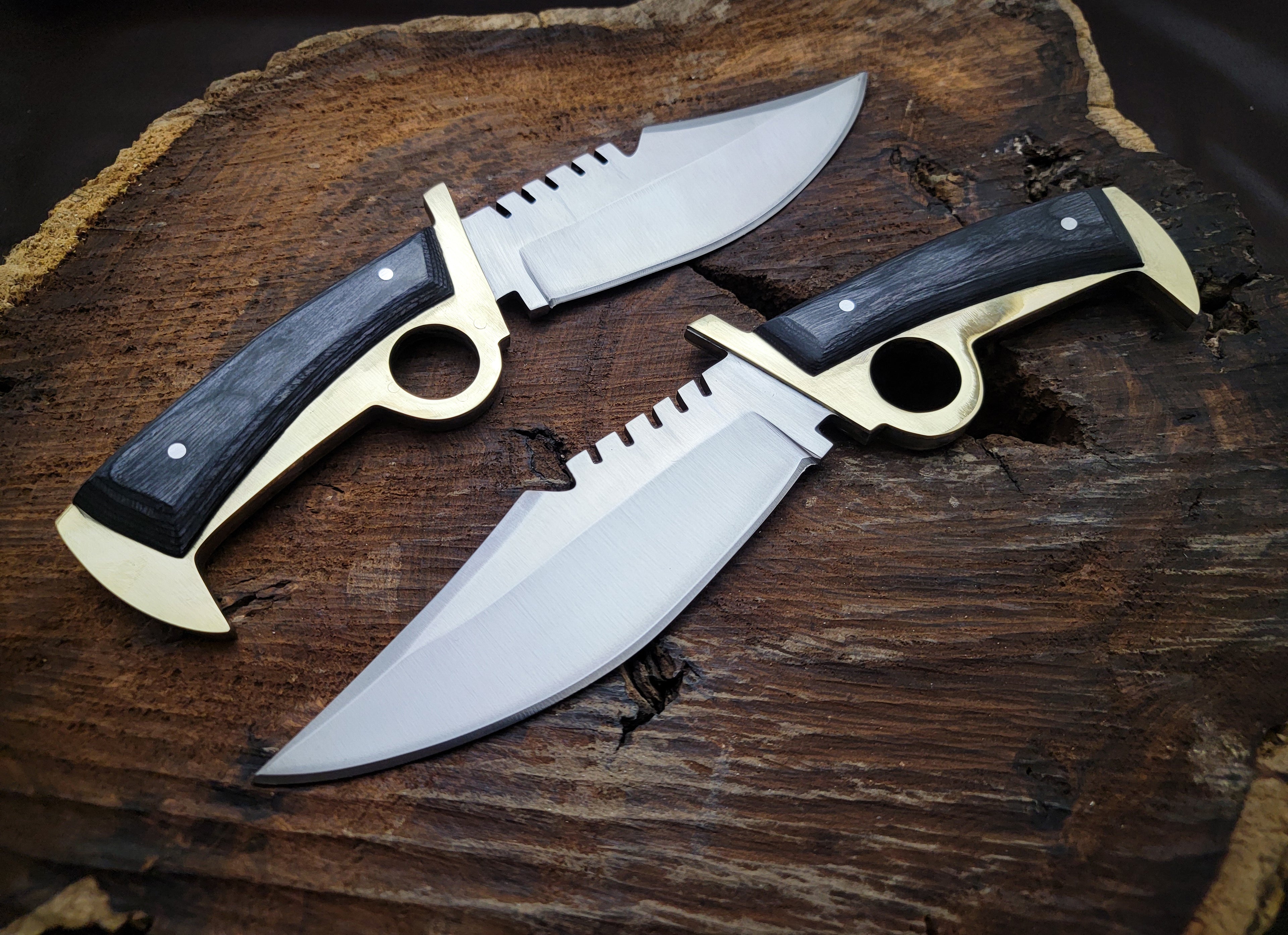 The Walking Dead: Daryl Dixon Replica Finger Guard Bowie Knife