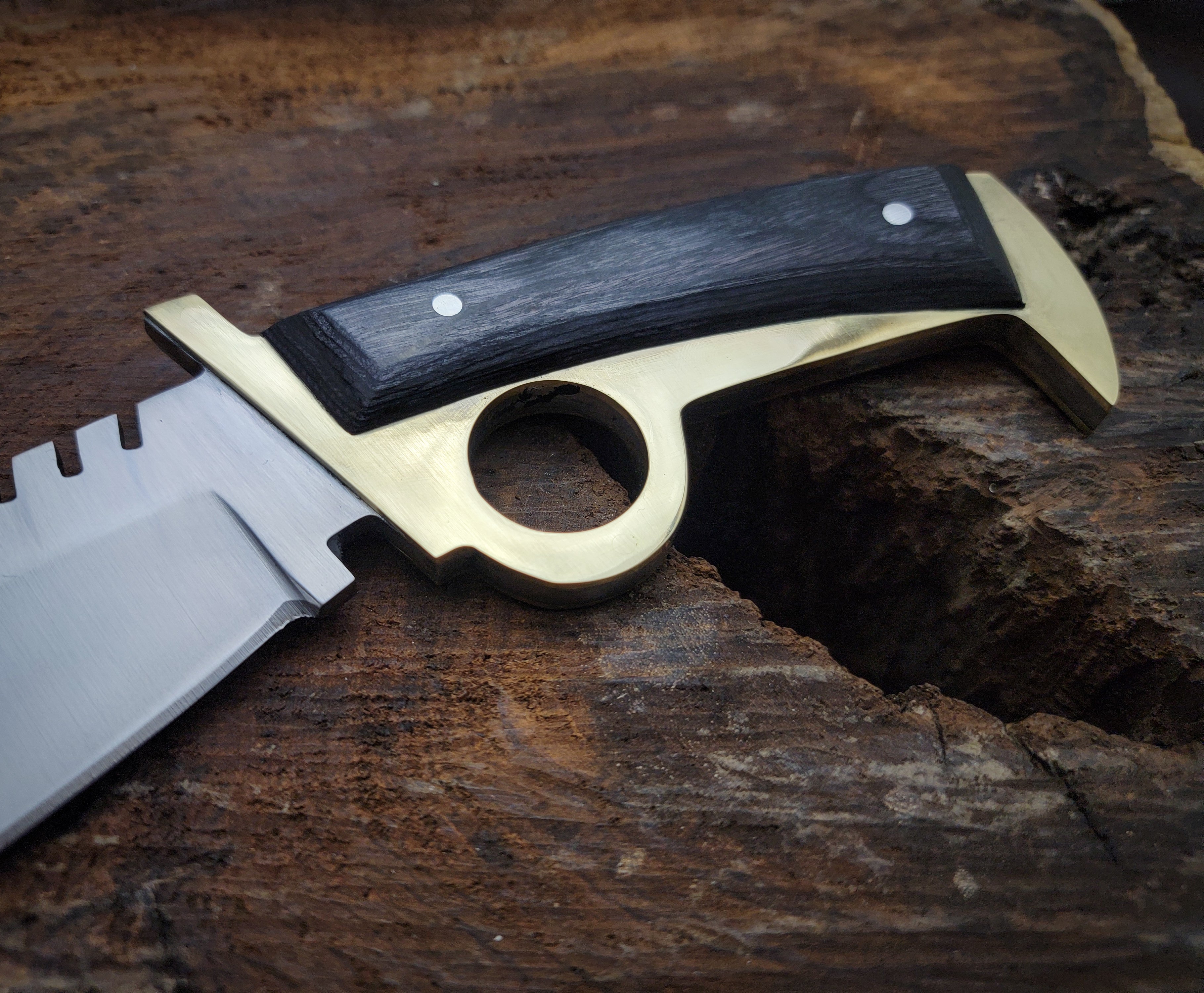 The Walking Dead: Daryl Dixon Replica Finger Guard Bowie Knife