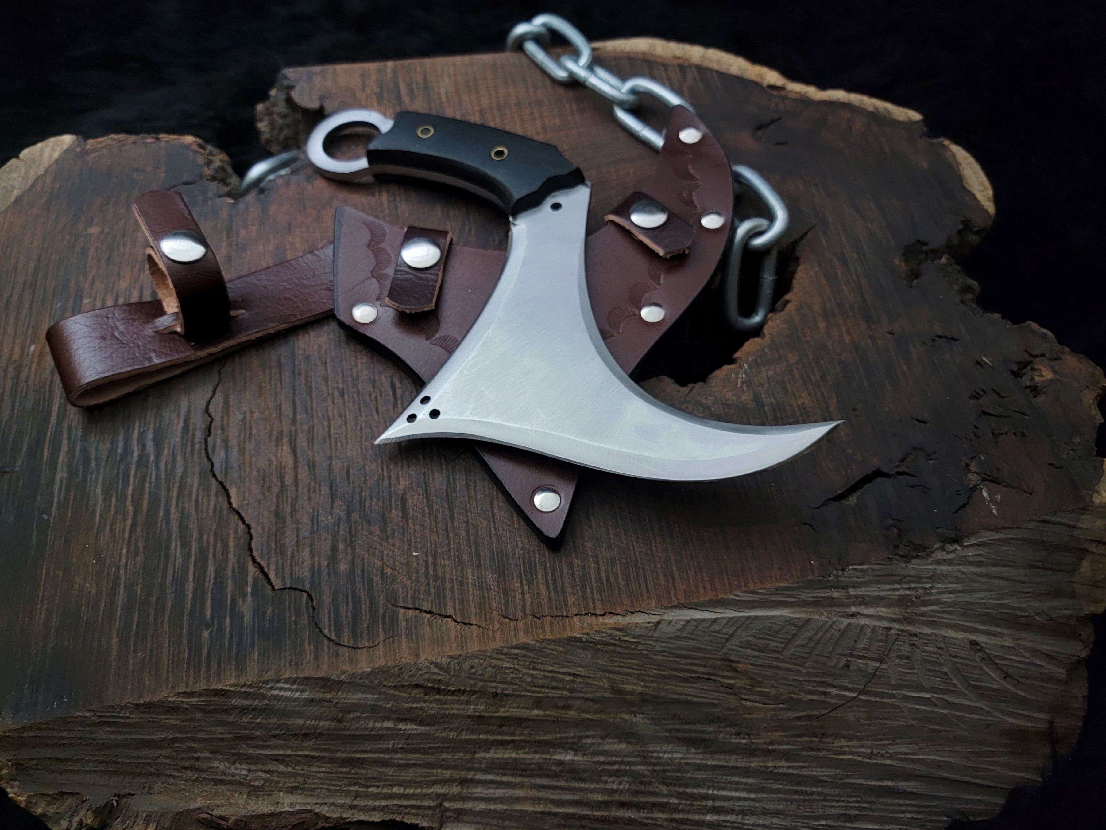 Exclusive Tekken 8 Victor Chevalier Replica Curved Knife
