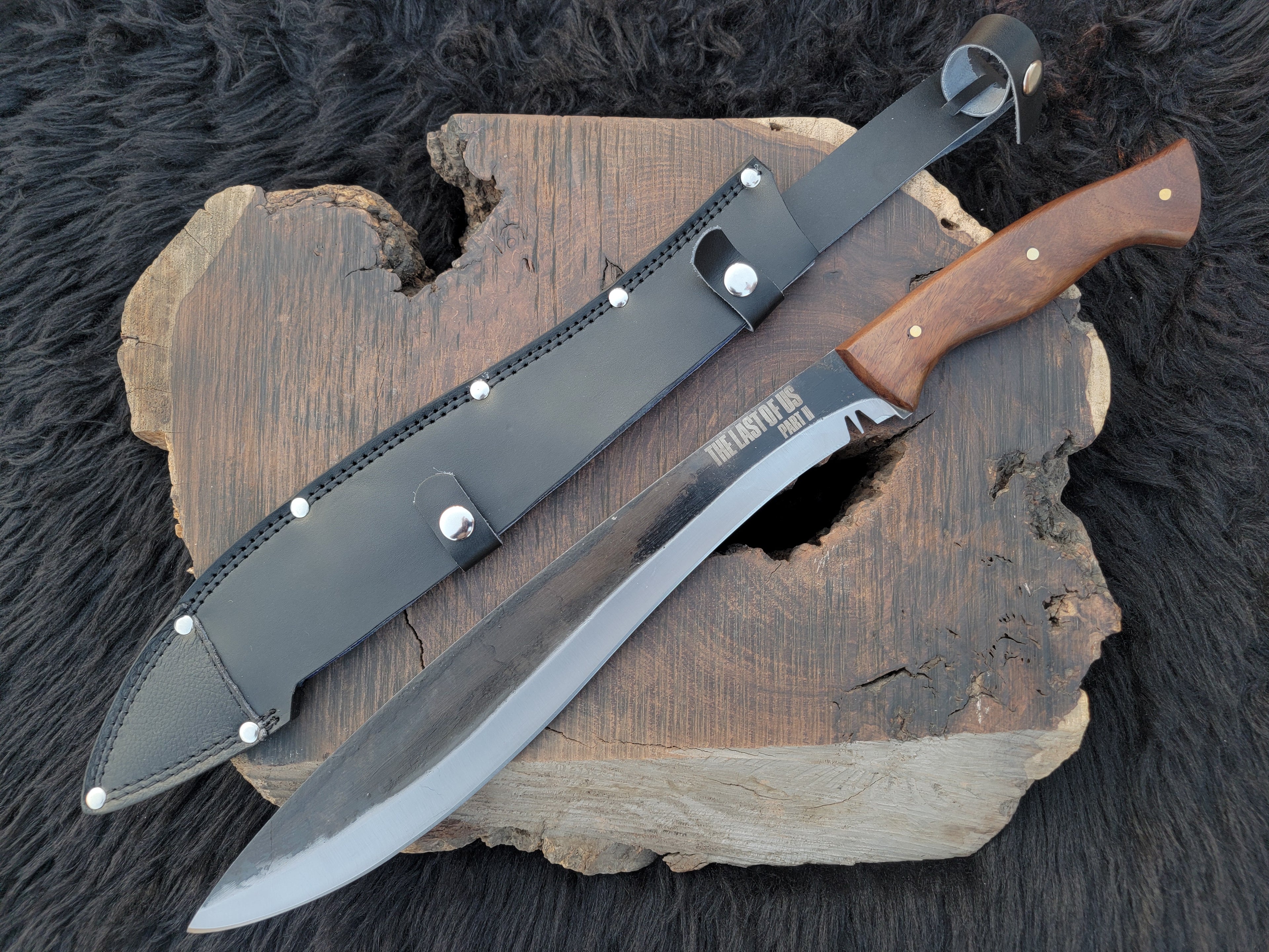 The Last Of Us : Part 2 - Ellie's Replica Machete with Leather Sheath