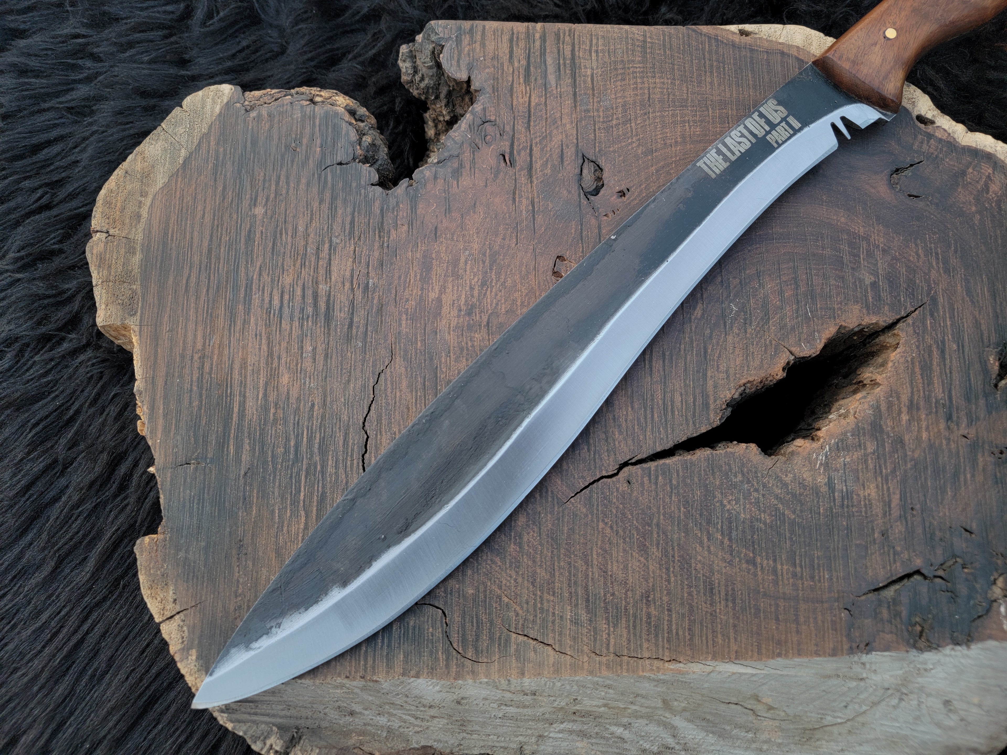 The Last Of Us : Part 2 - Ellie's Replica Machete with Leather Sheath