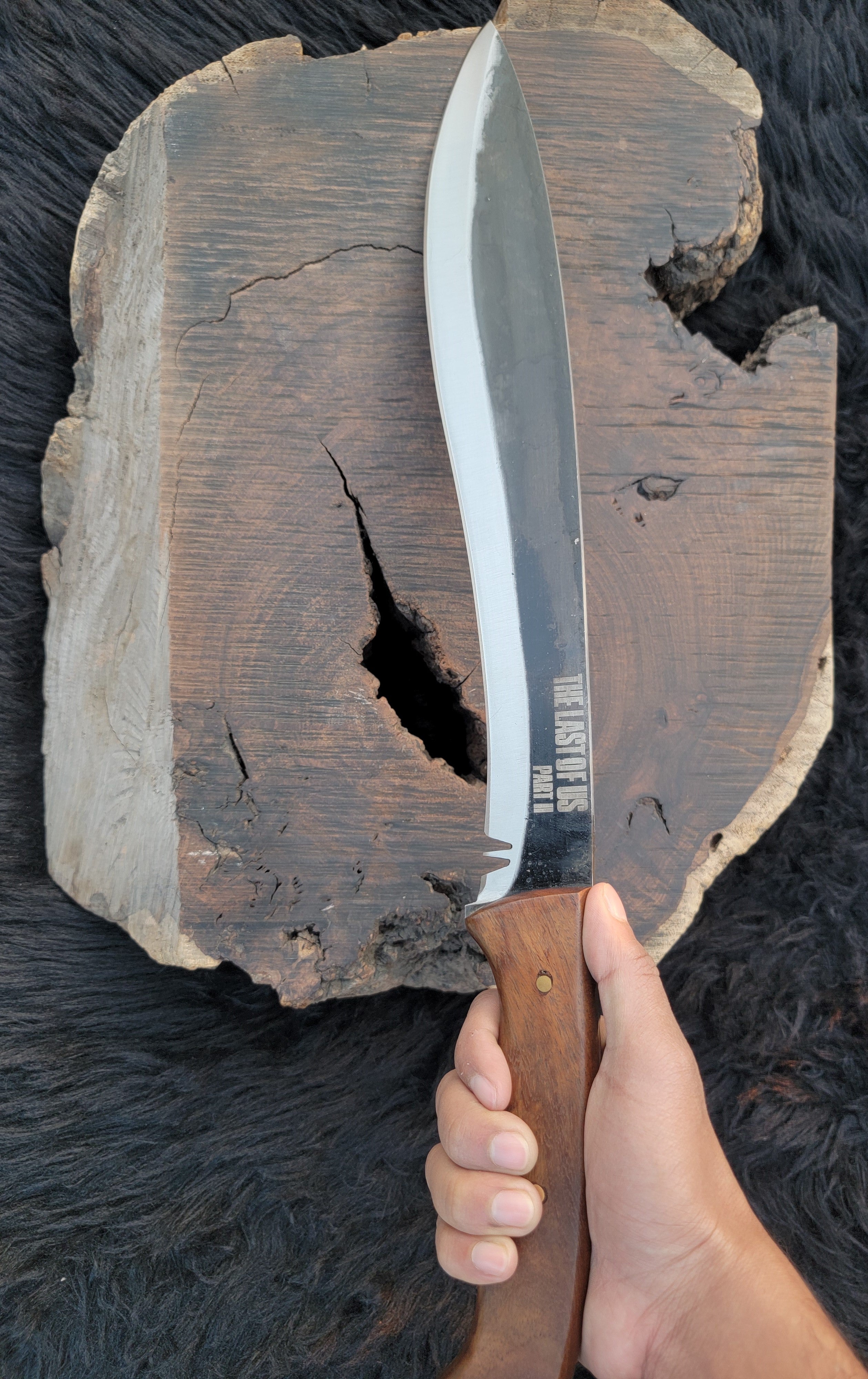The Last Of Us : Part 2 - Ellie's Replica Machete with Leather Sheath