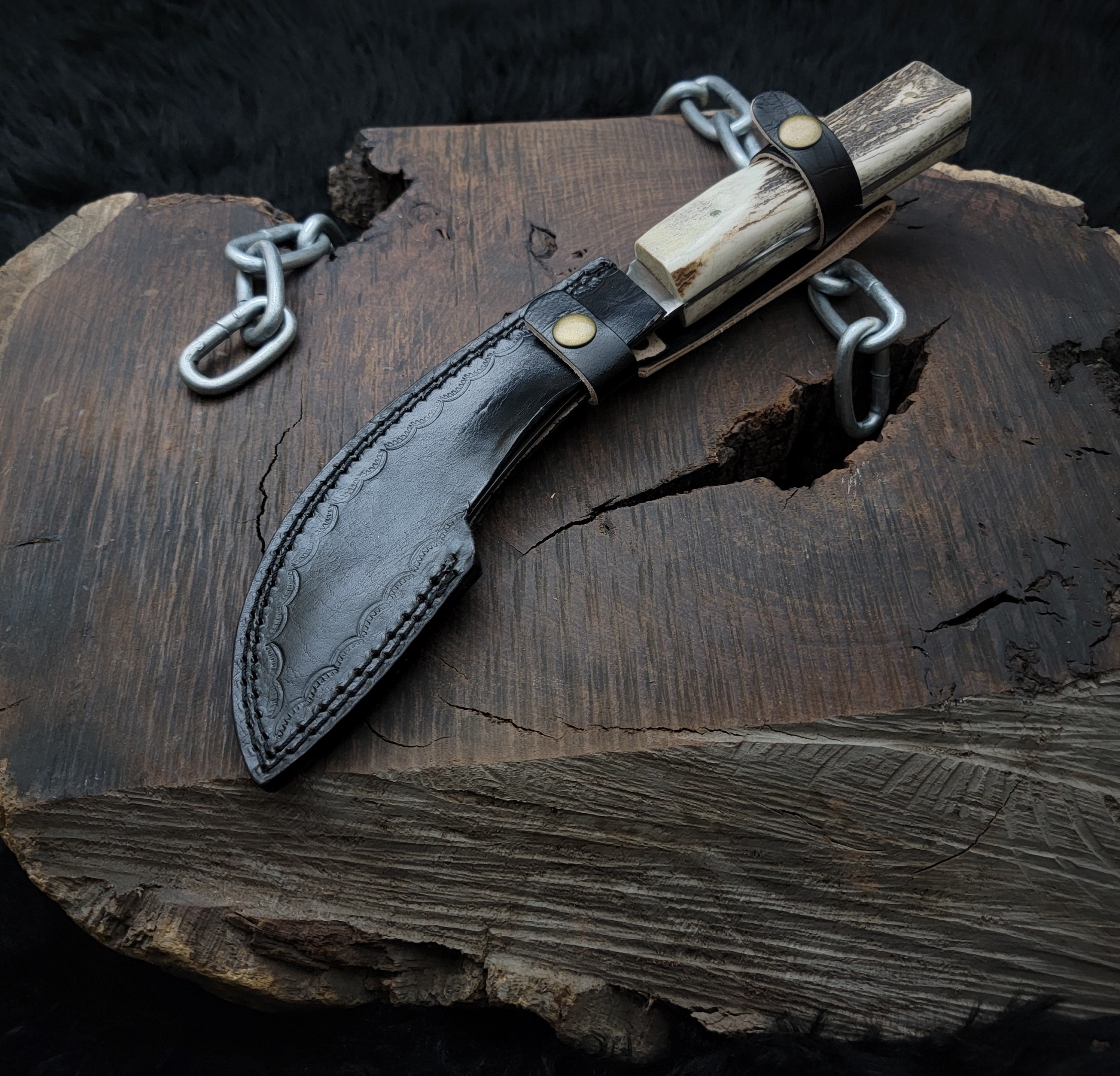 The Texas Chain Saw Massacre Movie Replica Knife with Leather Sheath