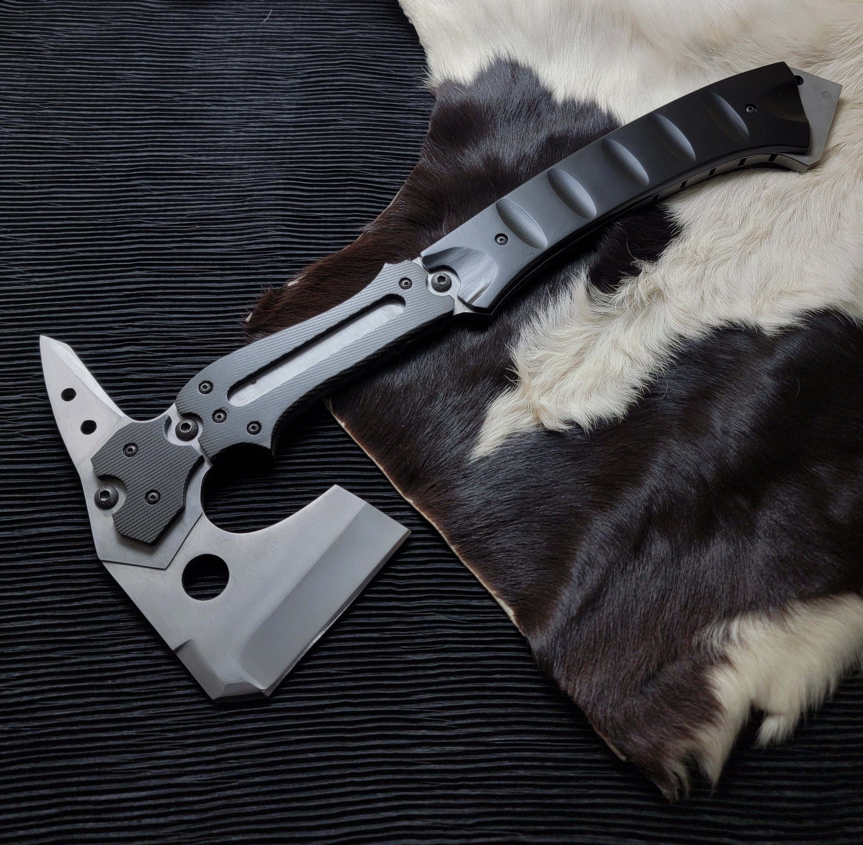 Resident Evil Requiem Replica Axe (Upgraded Version) – Leon Kennedy Hatchet with Leather Sheath