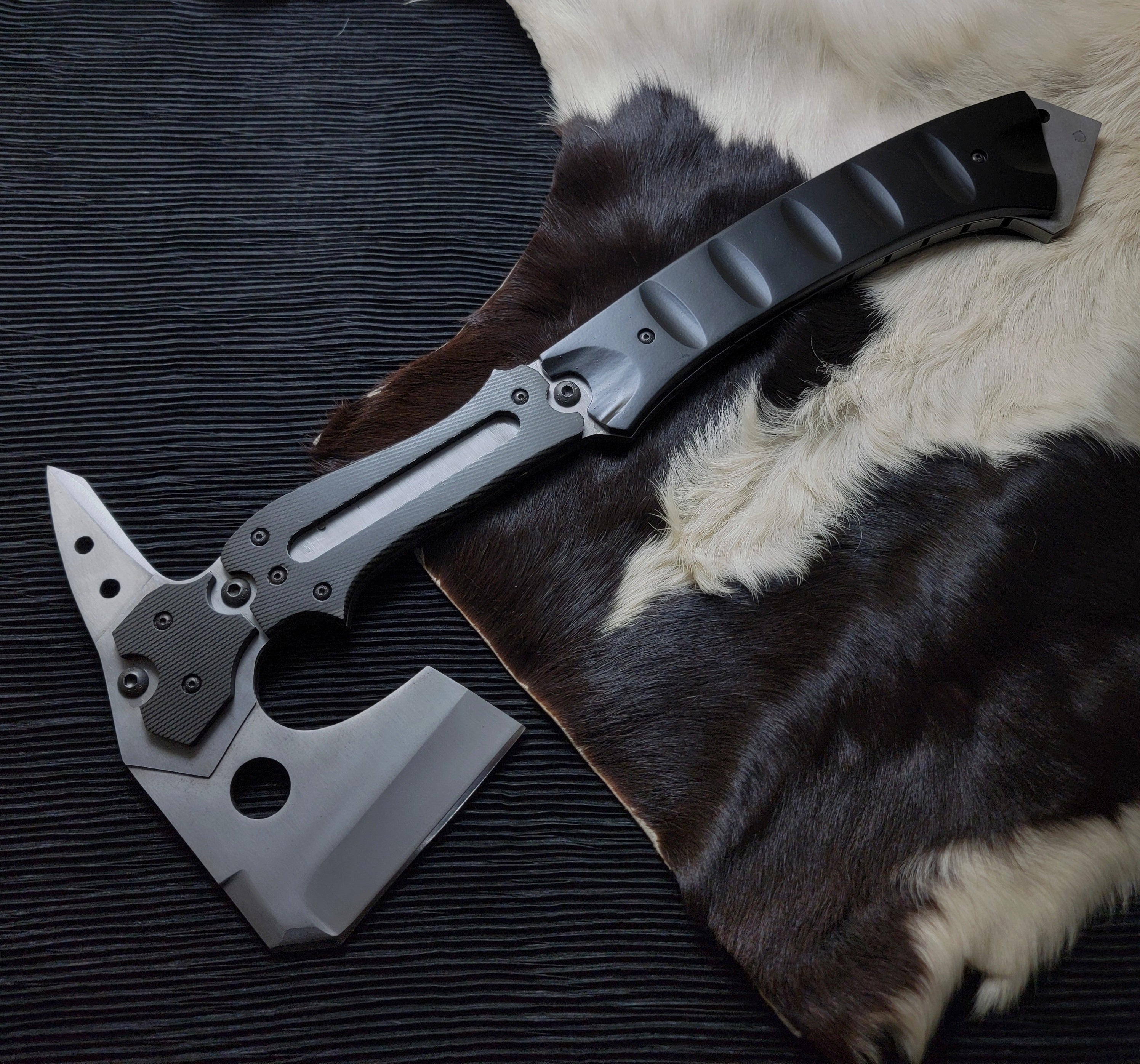 Resident Evil Requiem Replica Axe (Upgraded Version) – Leon Kennedy Hatchet with Leather Sheath