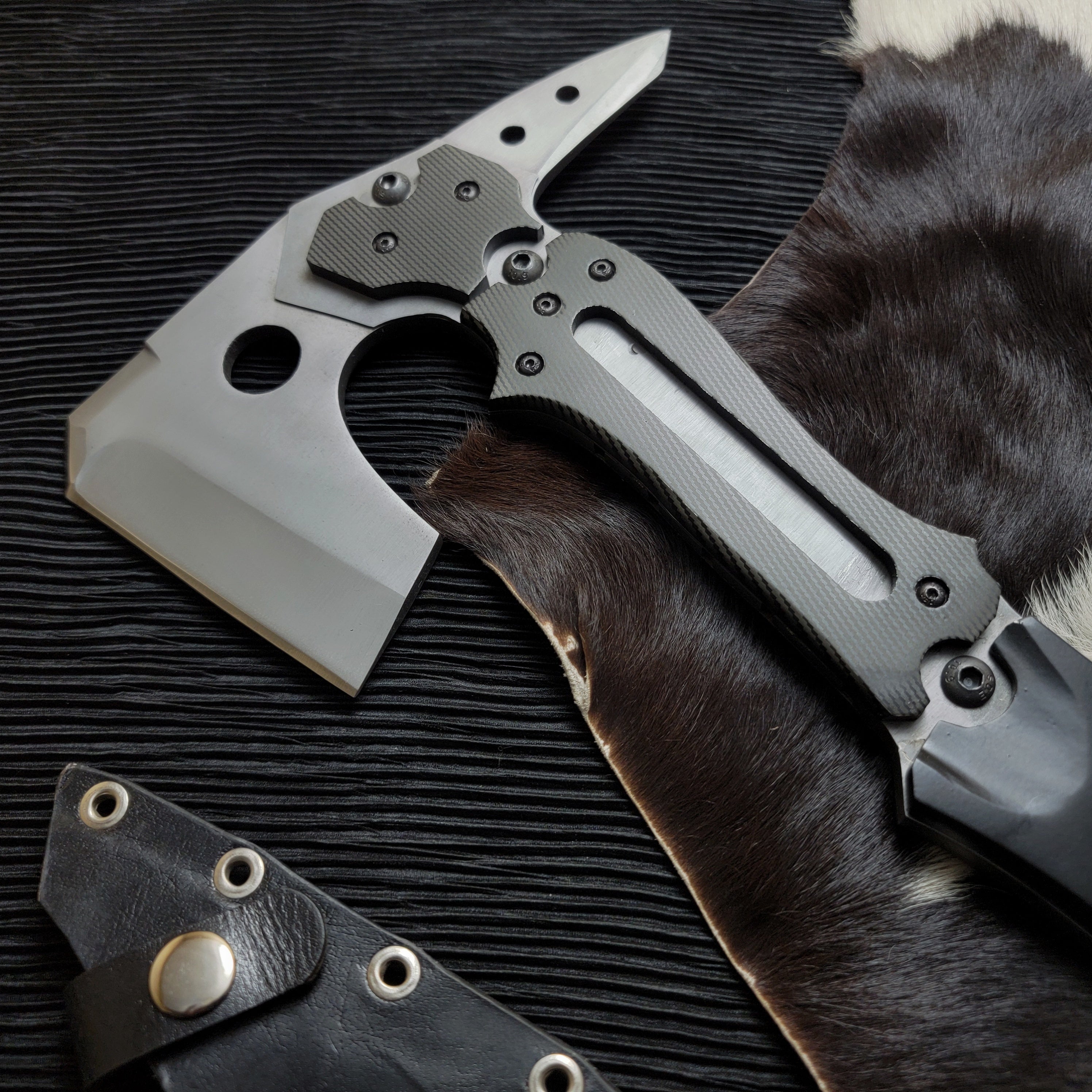 Resident Evil Requiem Replica Axe (Upgraded Version) – Leon Kennedy Hatchet with Leather Sheath