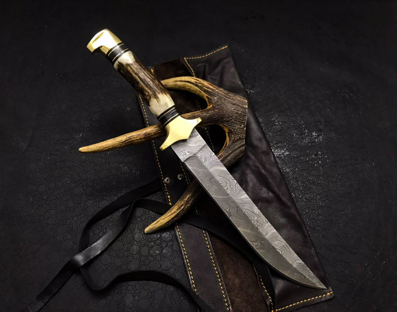 Handmade Damascus Steel Hunting Knife with Leather Sheath